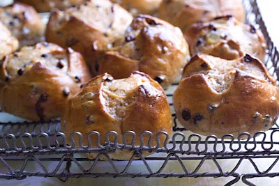 homemade hot cross buns