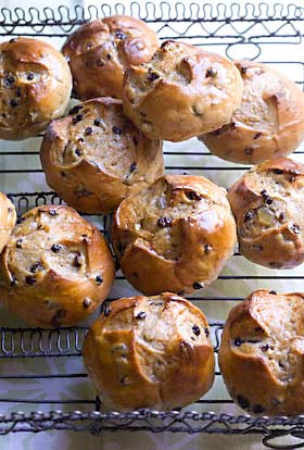 homemade hot cross buns